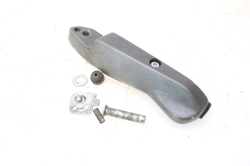 photo de REPOSAPIES TRASERA DERECHA HONDA FJS SILVER WING SILVERWING 400 (2005 - 2008) - Primer plano técnico