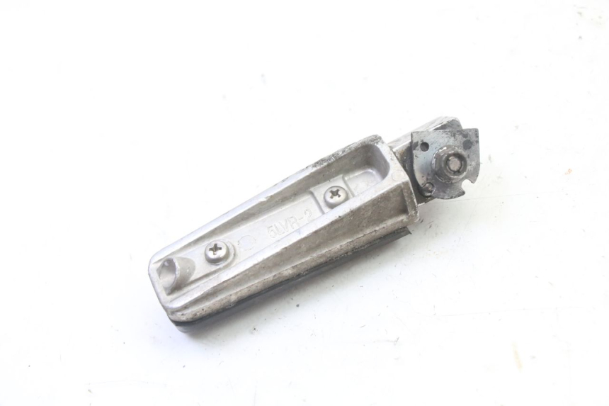 photo de REPOSAPIES TRASERA DERECHA YAMAHA FZ6 FAZER S2 600 (2007 - 2011) - Primer plano técnico