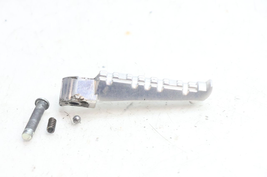 photo de REPOSAPIES TRASERA DERECHA YAMAHA FZ8 800 (2010 - 2016) - Detalle de la pieza