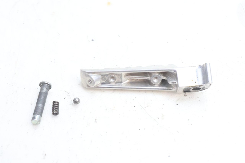 photo de REPOSAPIES TRASERA DERECHA YAMAHA FZ8 800 (2010 - 2016) - Otra perspectiva