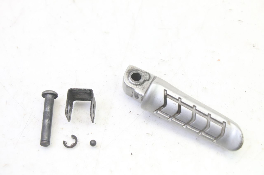 photo de REPOSAPIES TRASERA DERECHA BMW G310 R 310 (2016 - 2020) - Detalle de la pieza