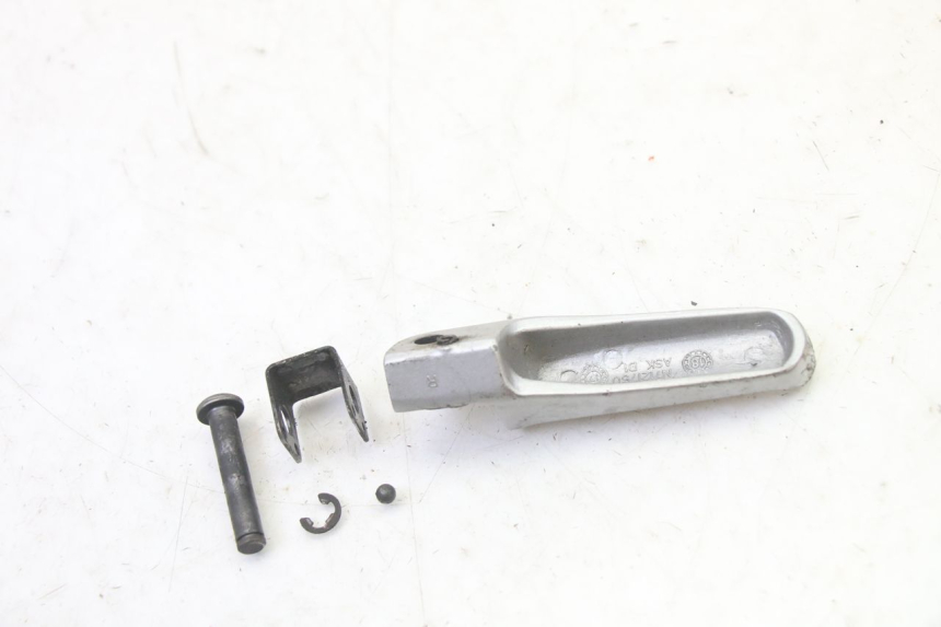 photo de REPOSAPIES TRASERA DERECHA BMW G310 R 310 (2016 - 2020) - Primer plano técnico