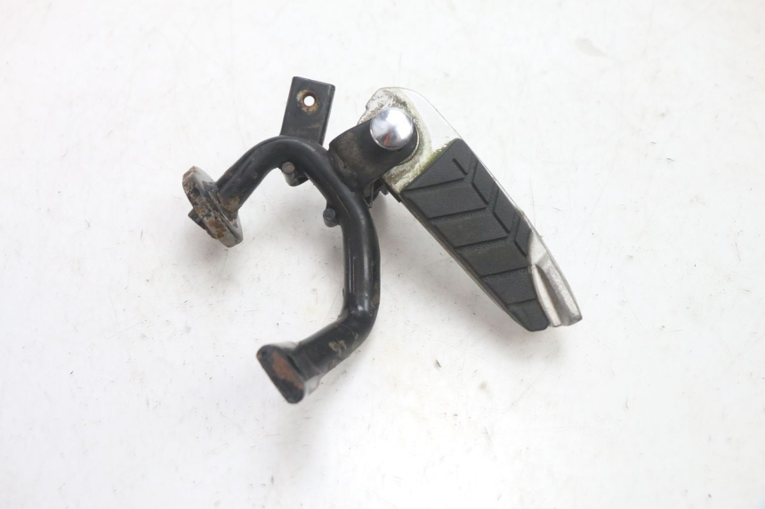 photo de REPOSAPIES TRASERA DERECHA SYM GTS EVO 125 (2009 - 2013) - Zoom estado de uso