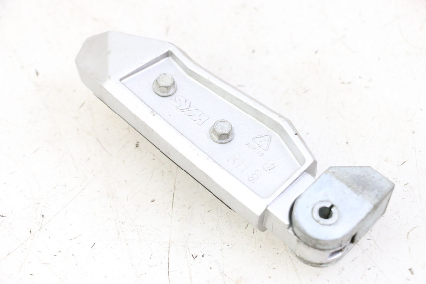 photo de REPOSAPIES TRASERA DERECHA SYM JOYMAX 125 (2010 - 2017) - Otra perspectiva