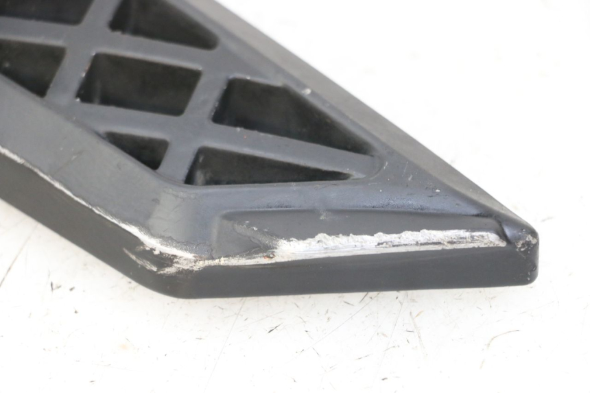 photo de REPOSAPIES TRASERA DERECHA PEUGEOT KISBEE 4T 50 (2018 - 2022) - Detalle de la pieza