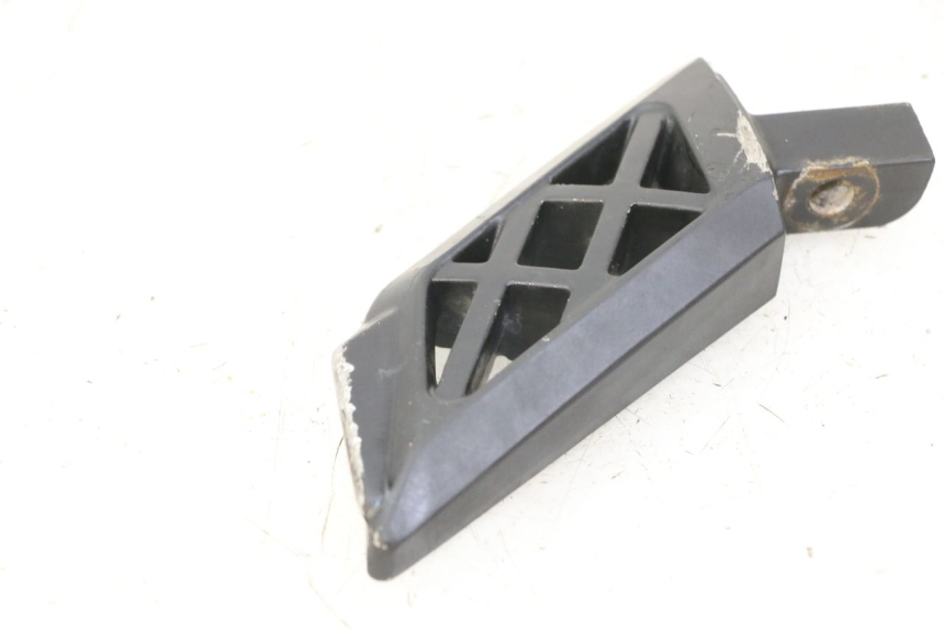 photo de REPOSAPIES TRASERA DERECHA PEUGEOT KISBEE 4T 50 (2018 - 2022) - Zoom estado de uso