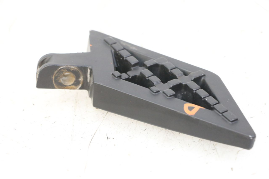 photo de REPOSAPIES TRASERA DERECHA PEUGEOT KISBEE 4T 50 (2018 - 2022) - Primer plano técnico