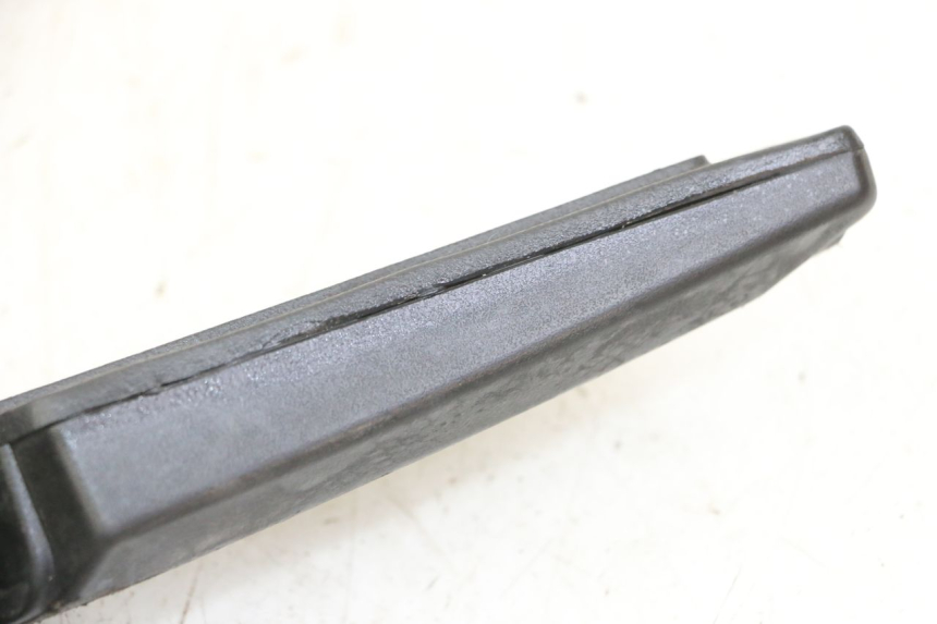 photo de SOPORTE DE PIE TRASERO DERECHO PEUGEOT KISBEE 4T 50 (2010 - 2017) - Zoom estado de uso