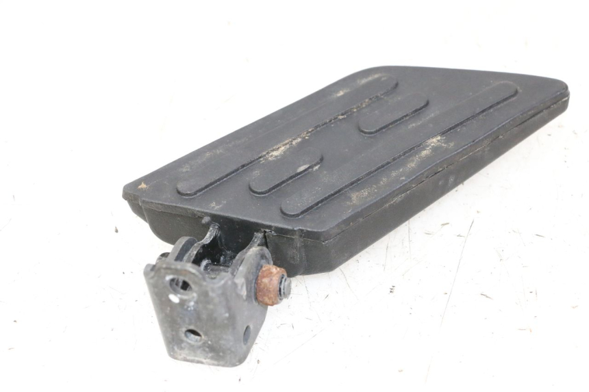 photo de REPOSAPIES TRASERA DERECHA PEUGEOT KISBEE 4T 50 (2018 - 2022) - Detalle de la pieza