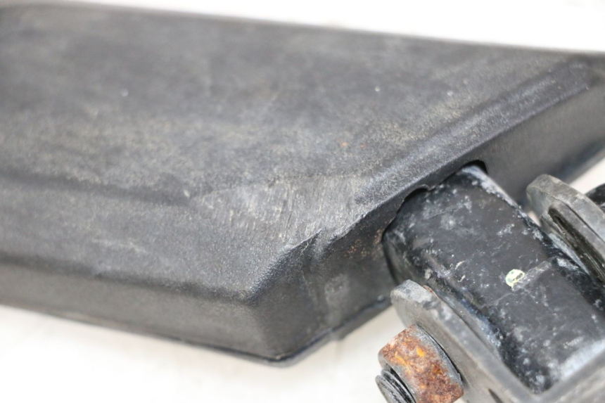 photo de REPOSAPIES TRASERA DERECHA PEUGEOT KISBEE 4T 50 (2018 - 2022) - Zoom estado de uso