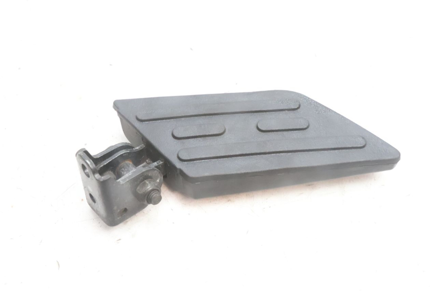 photo de SOPORTE DE PIE TRASERO DERECHO PEUGEOT KISBEE 4T 50 (2010 - 2017) - Zoom estado de uso
