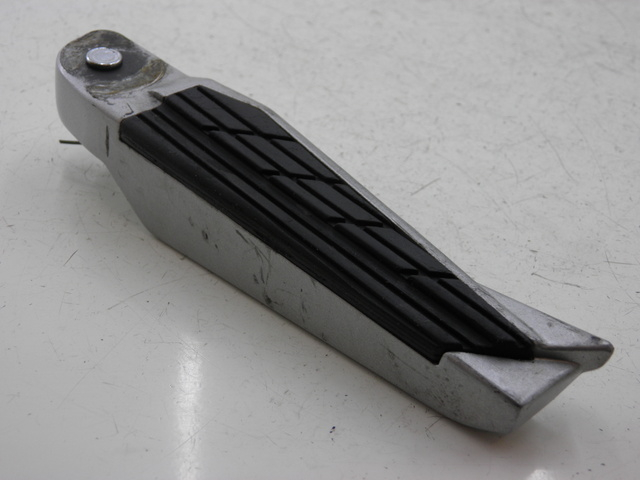 photo de REPOSAPIES TRASERA DERECHA KYMCO XCITING RI ABS 500 (2010) - Detalle de la pieza