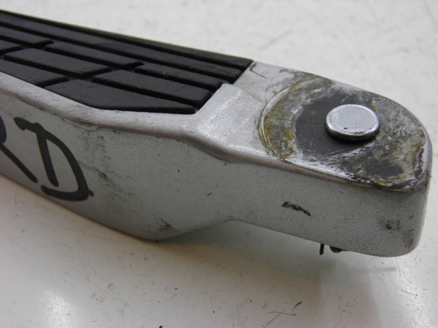 photo de REPOSAPIES TRASERA DERECHA KYMCO XCITING RI ABS 500 (2010) - Zoom estado de uso