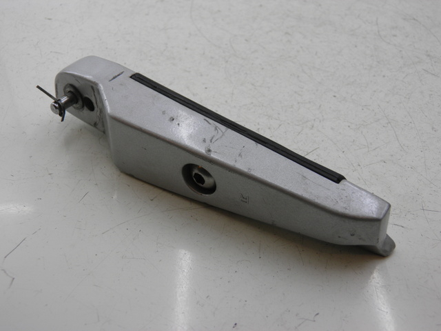 photo de REPOSAPIES TRASERA DERECHA KYMCO XCITING RI ABS 500 (2010) - Otra perspectiva