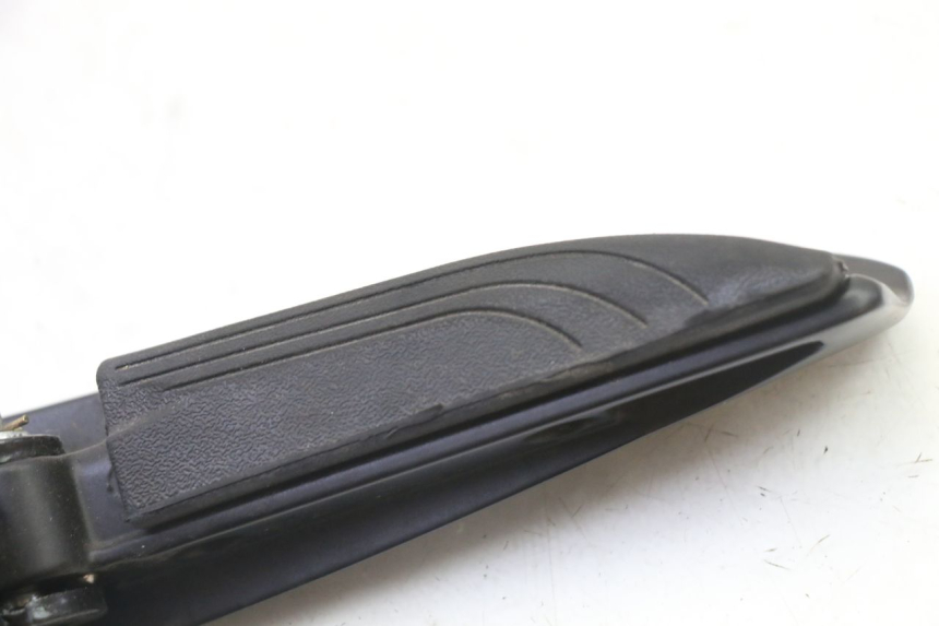 photo de REPOSAPIES TRASERA DERECHA PIAGGIO MP3 HPE 310 (2024 - 2025) - Zoom estado de uso