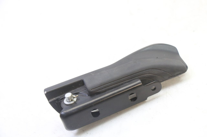 photo de REPOSAPIES TRASERA DERECHA PIAGGIO MP3 HPE 310 (2024 - 2025) - Otra perspectiva