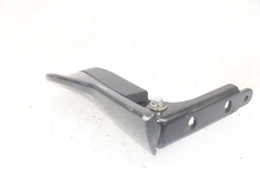 photo de REPOSAPIES TRASERA DERECHA PIAGGIO MP3 HPE 300 (2019 - 2026) - Primer plano técnico