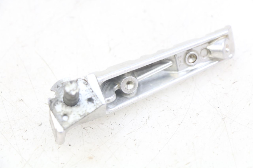 photo de SOPORTE DE PIE TRASERO DERECHO YAMAHA MT ABS 125 (2014 - 2018) - Zoom estado de uso