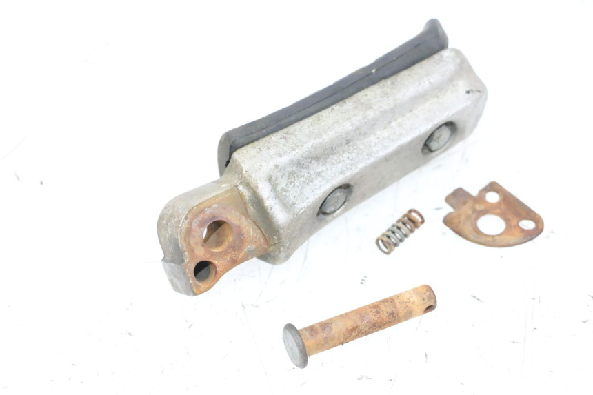 photo de REPOSAPIES TRASERA DERECHA HONDA NSR R 125 (1994 - 2003) - Primer plano técnico