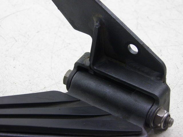 photo de REPOSAPIES TRASERA DERECHA PEUGEOT GEOPOLIS 250 (2006 - 2008) - Zoom estado de uso