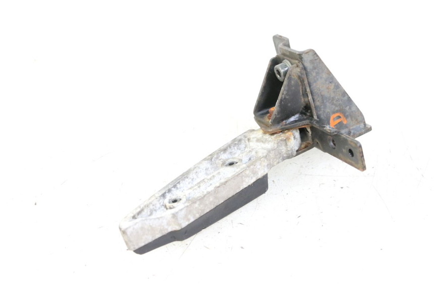 photo de REPOSAPIES TRASERA DERECHA PEUGEOT SATELIS 125 (2013 - 2018) - Primer plano técnico