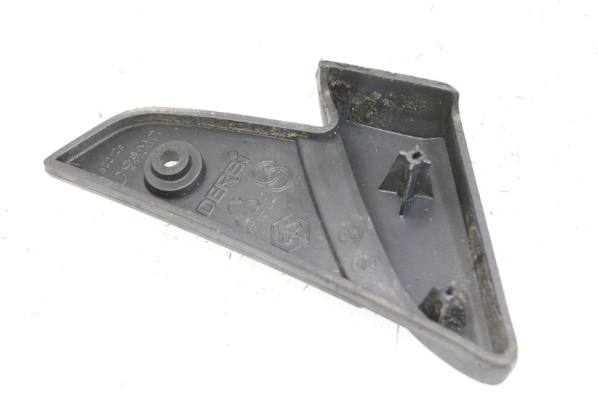 photo de REPOSAPIES TRASERA DERECHA PIAGGIO VESPA LX 150 (2005 - 2013) - Primer plano técnico