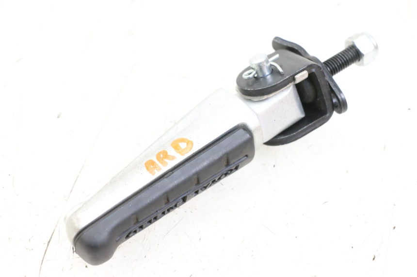 photo de REPOSAPIES TRASERA DERECHA ROYAL ENFIELD CONTINENTAL GT 650 (2019 - 2024) - Primer plano técnico