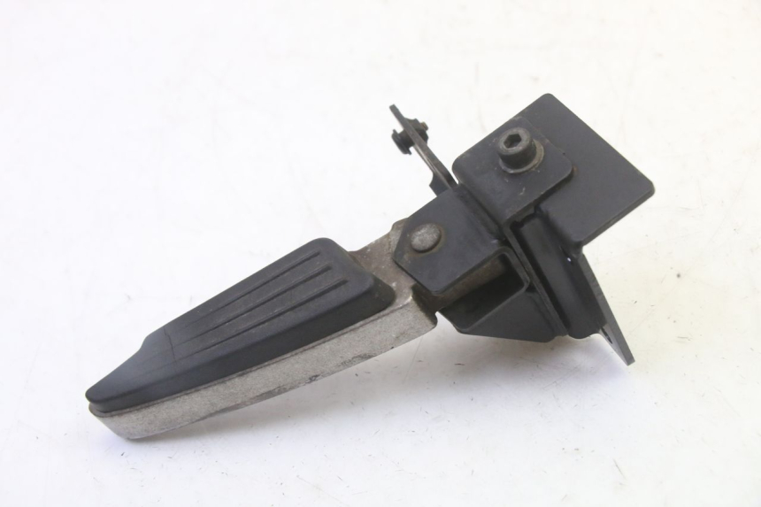 photo de REPOSAPIES TRASERA DERECHA PEUGEOT SATELIS 125 (2010 - 2012) - Primer plano técnico