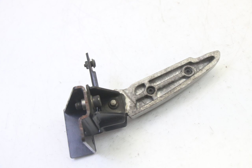 photo de REPOSAPIES TRASERA DERECHA PEUGEOT SATELIS 125 (2010 - 2012) - Detalles de los puntos de fijación