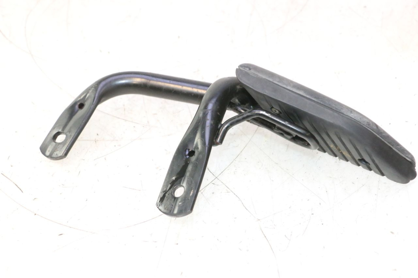 photo de REPOSAPIES TRASERA DERECHA HONDA SH 125 (2001 - 2003) - Otra perspectiva
