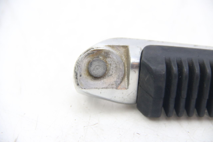 photo de SOPORTE DE PIE TRASERO DERECHO SUZUKI SIXTEEN 125 (2008 - 2010) - Estado de la superficie y material