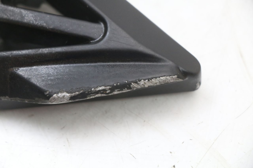 photo de REPOSAPIES TRASERA DERECHA PEUGEOT STREETZONE I 2T 50 (2018 - 2020) - Primer plano técnico