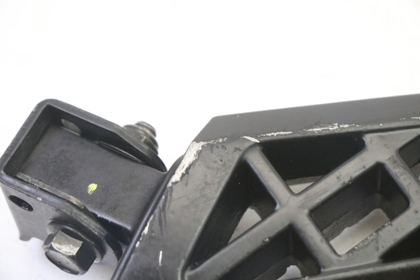 photo de REPOSAPIES TRASERA DERECHA PEUGEOT STREETZONE I 2T 50 (2018 - 2020) - Primer plano técnico