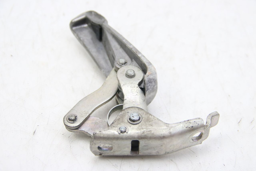 photo de SOPORTE DE PIE TRASERO DERECHO PIAGGIO VESPA GTS SUPER IE 125 (2009 - 2016) - Detalle de la pieza