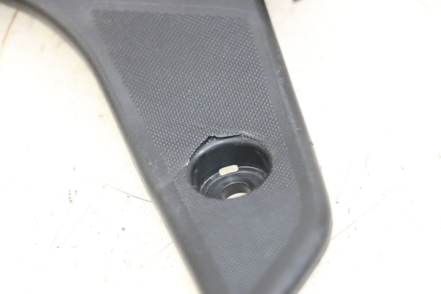 photo de REPOSAPIES TRASERA DERECHA PIAGGIO VESPA PRIMAVERA 4T 50 (2021 - 2024) - Detalle de la pieza