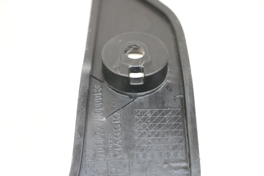 photo de REPOSAPIES TRASERA DERECHA PIAGGIO VESPA PRIMAVERA 4T 50 (2021 - 2024) - Zoom estado de uso