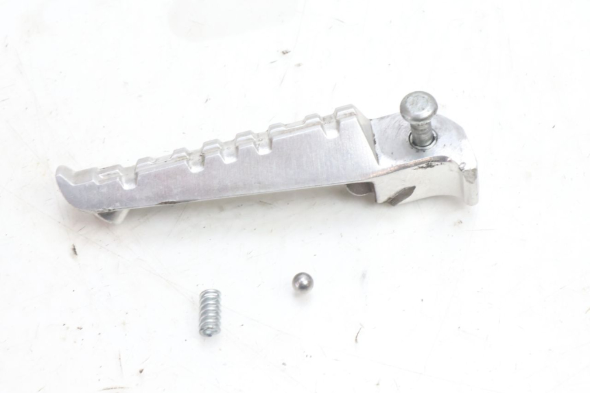 photo de REPOSAPIES TRASERA DERECHA YAMAHA X-MAX XMAX 125 (2010 - 2013) - Primer plano técnico