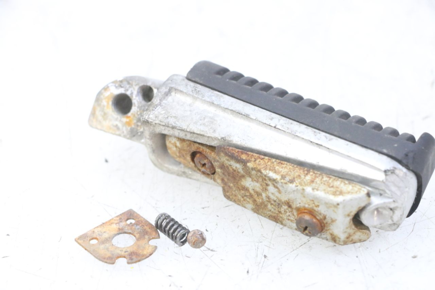 photo de REPOSAPIES TRASERA DERECHA YAMAHA XJ6 ABS 600 (2008 - 2016) - Zoom estado de uso