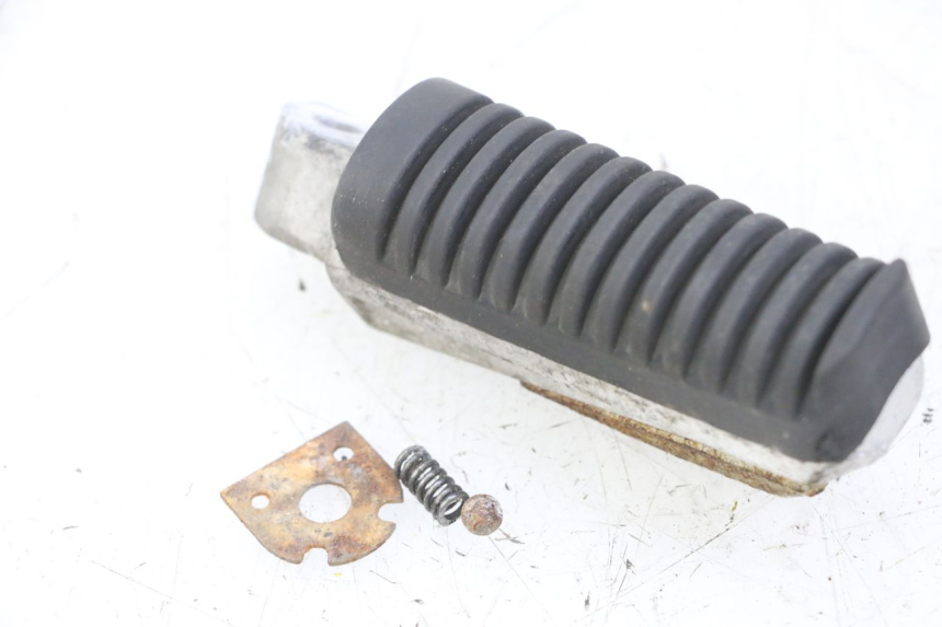 photo de REPOSAPIES TRASERA DERECHA YAMAHA XJ6 ABS 600 (2008 - 2016) - Primer plano técnico