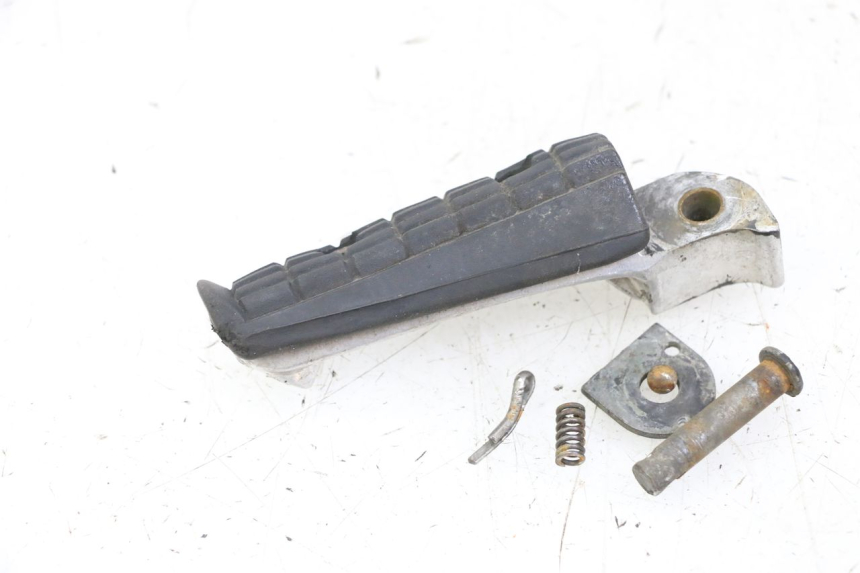 photo de REPOSAPIES TRASERA DERECHA YAMAHA XJN DIVERSION 600 (2000 - 2003) - Zoom estado de uso