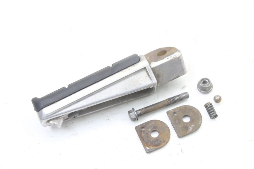 photo de REPOSAPIES TRASERA DERECHA YAMAHA FZS FAZER 600 (2001 - 2003) - Detalle de la pieza