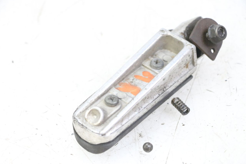 photo de REPOSAPIES TRASERA DERECHA YAMAHA FZS FAZER 600 (2001 - 2003) - Zoom estado de uso