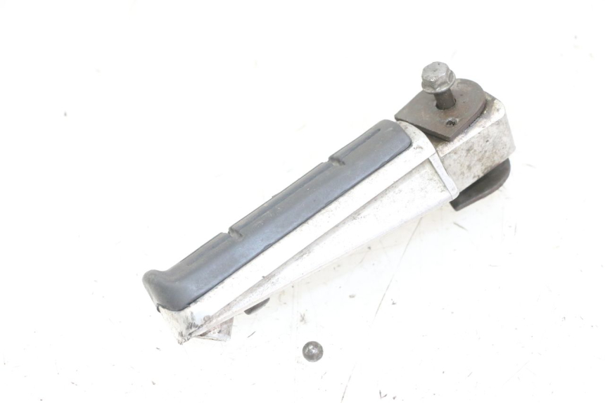 photo de REPOSAPIES TRASERA DERECHA YAMAHA FZS FAZER 600 (2001 - 2003) - Otra perspectiva