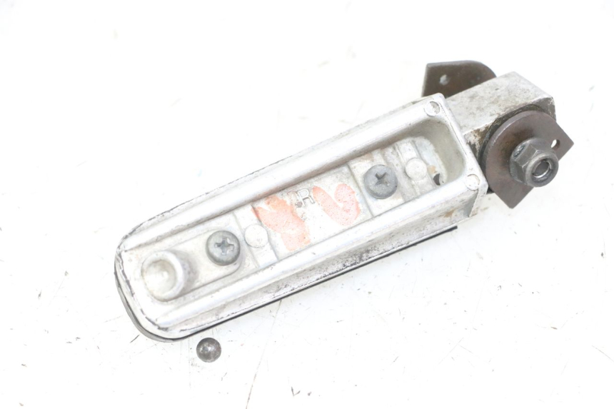 photo de REPOSAPIES TRASERA DERECHA YAMAHA FZS FAZER 600 (2001 - 2003) - Vista general del producto