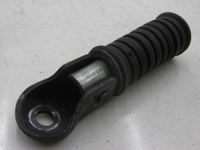 photo de REPOSAPIES TRASERA DERECHA YAMAHA SR 125 (1982 - 2003) - Zoom estado de uso