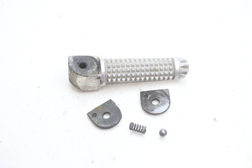 photo de REPOSAPIES TRASERA DERECHA YAMAHA YZF R GENESIS 750 (1993 - 1998) - Detalle de la pieza