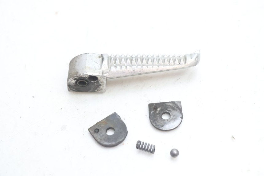 photo de REPOSAPIES TRASERA DERECHA YAMAHA YZF R GENESIS 750 (1993 - 1998) - Zoom estado de uso
