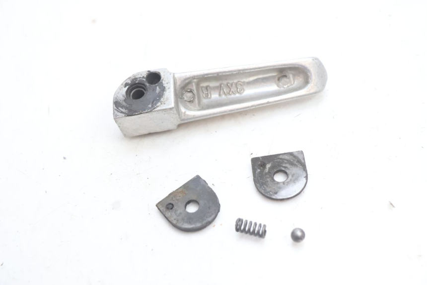 photo de REPOSAPIES TRASERA DERECHA YAMAHA YZF R GENESIS 750 (1993 - 1998) - Otra perspectiva