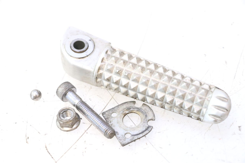 photo de REPOSAPIES TRASERA DERECHA YAMAHA YZF R6 600 (2008 - 2009) - Detalle de la pieza