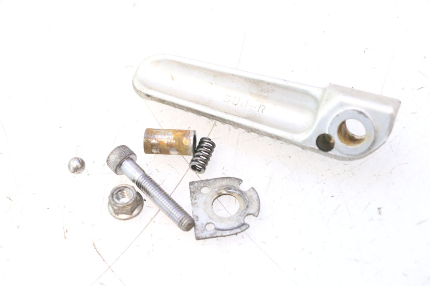 photo de REPOSAPIES TRASERA DERECHA YAMAHA YZF R6 600 (2008 - 2009) - Primer plano técnico